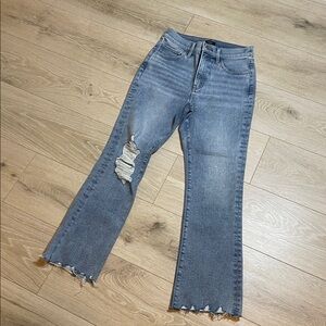 Express Women’s Cropped Flare High-Rise Light Blue Jeans with Distressed Knee 6R